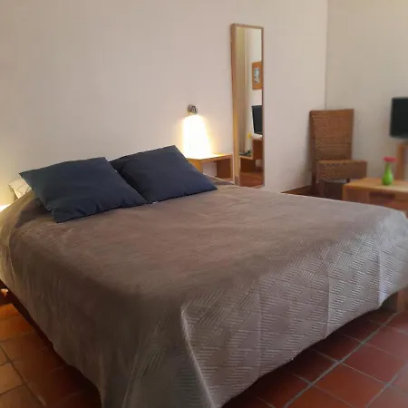 Les De St Guilhem Guest house *