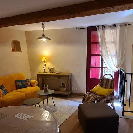 Les De St Guilhem Guest house