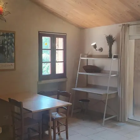 Les De St Guilhem Guest house *