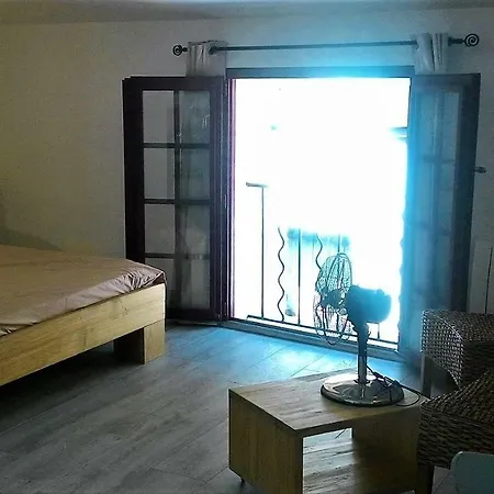 Les De St Guilhem Guest house *